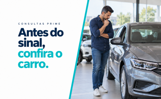 Homem observa um carro usado em loja; a arte diz: Antes do sinal, confira o carro.