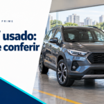 SUV usado em loja de veículos, com chamada para conferir informações antes da compra