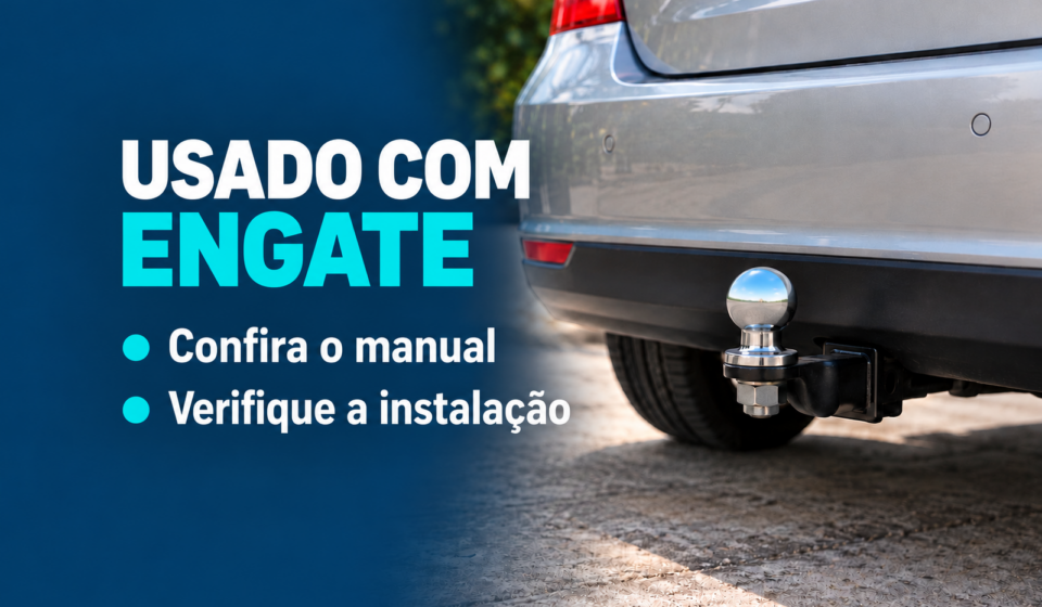 Traseira de carro com engate esférico em capa sobre a conferência do manual e da instalação