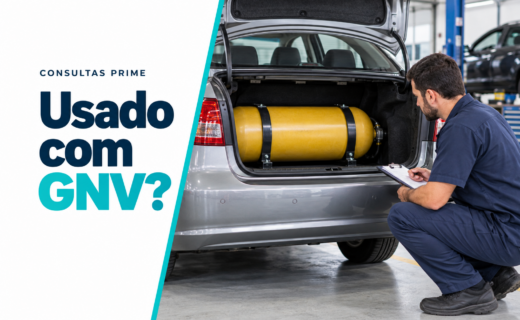 Técnico verifica cilindro de GNV instalado no porta-malas de carro usado