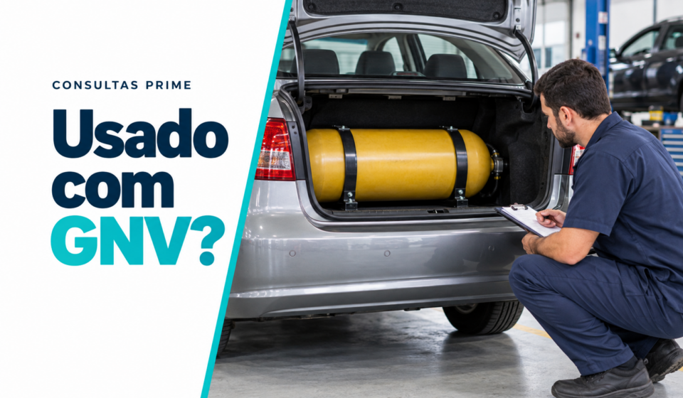 Técnico verifica cilindro de GNV instalado no porta-malas de carro usado